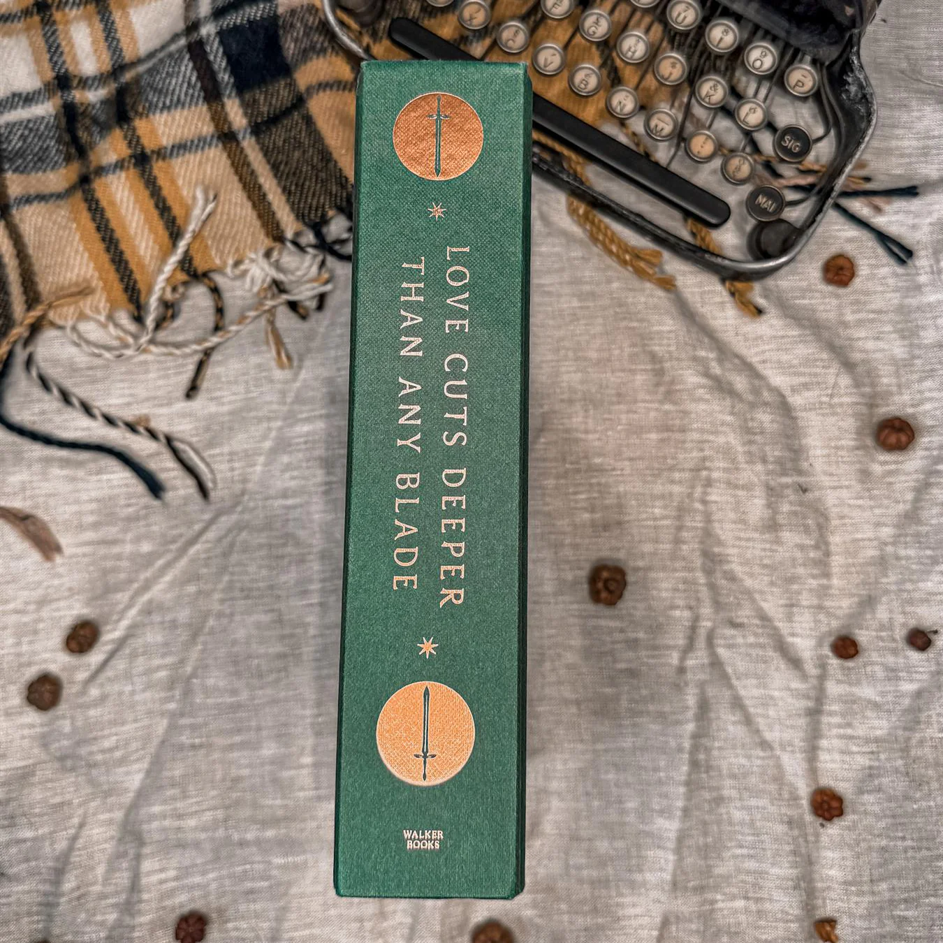 Chain of Gold by Cassandra Clare (Illumicrate Exclusive) - Image 3