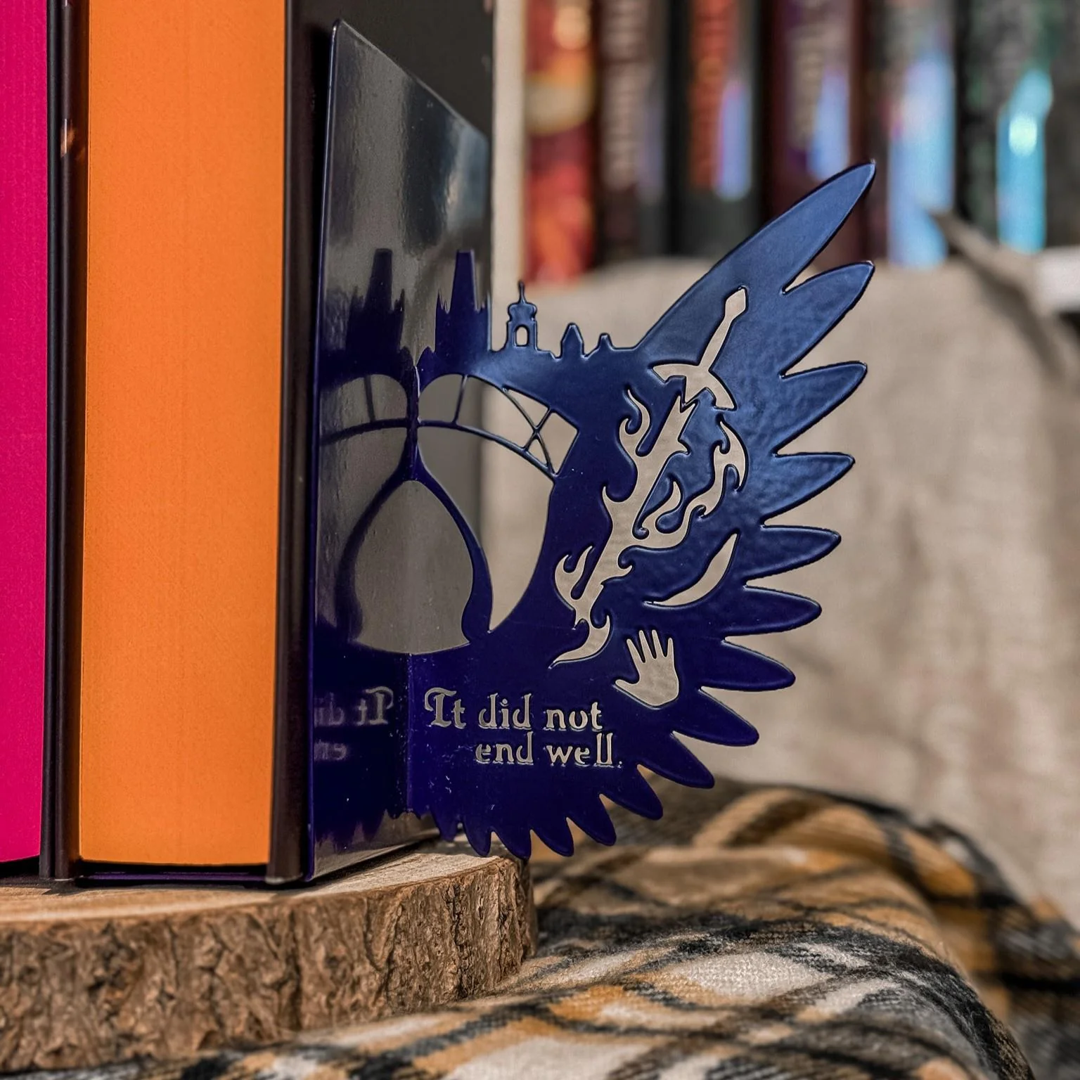 Daughter of Smoke and Bone Metal Bookends - Image 3