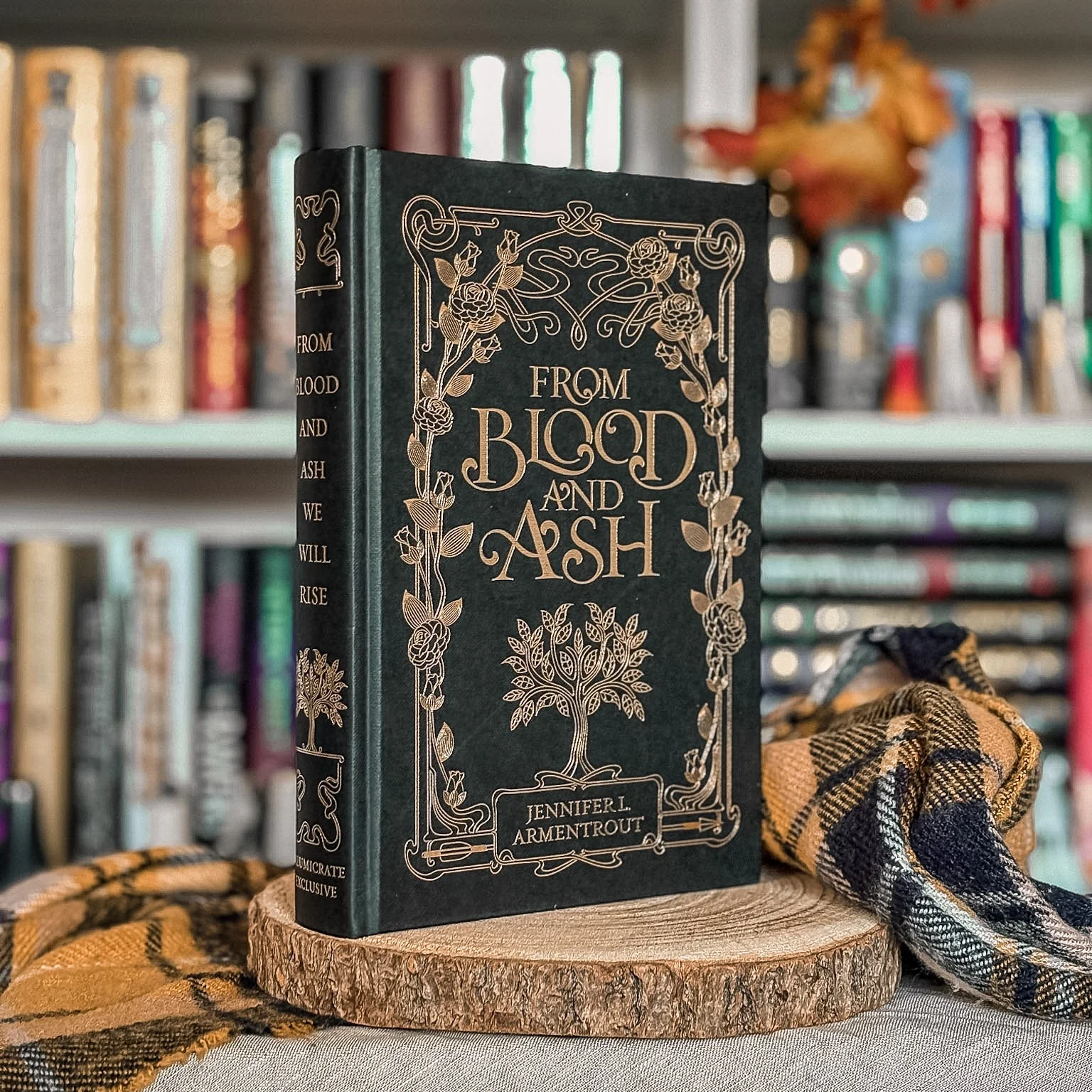 From Blood and Ash Hand by Jennifer L. Armentrout SIGNED (illumicrate Exclusive) - Image 2
