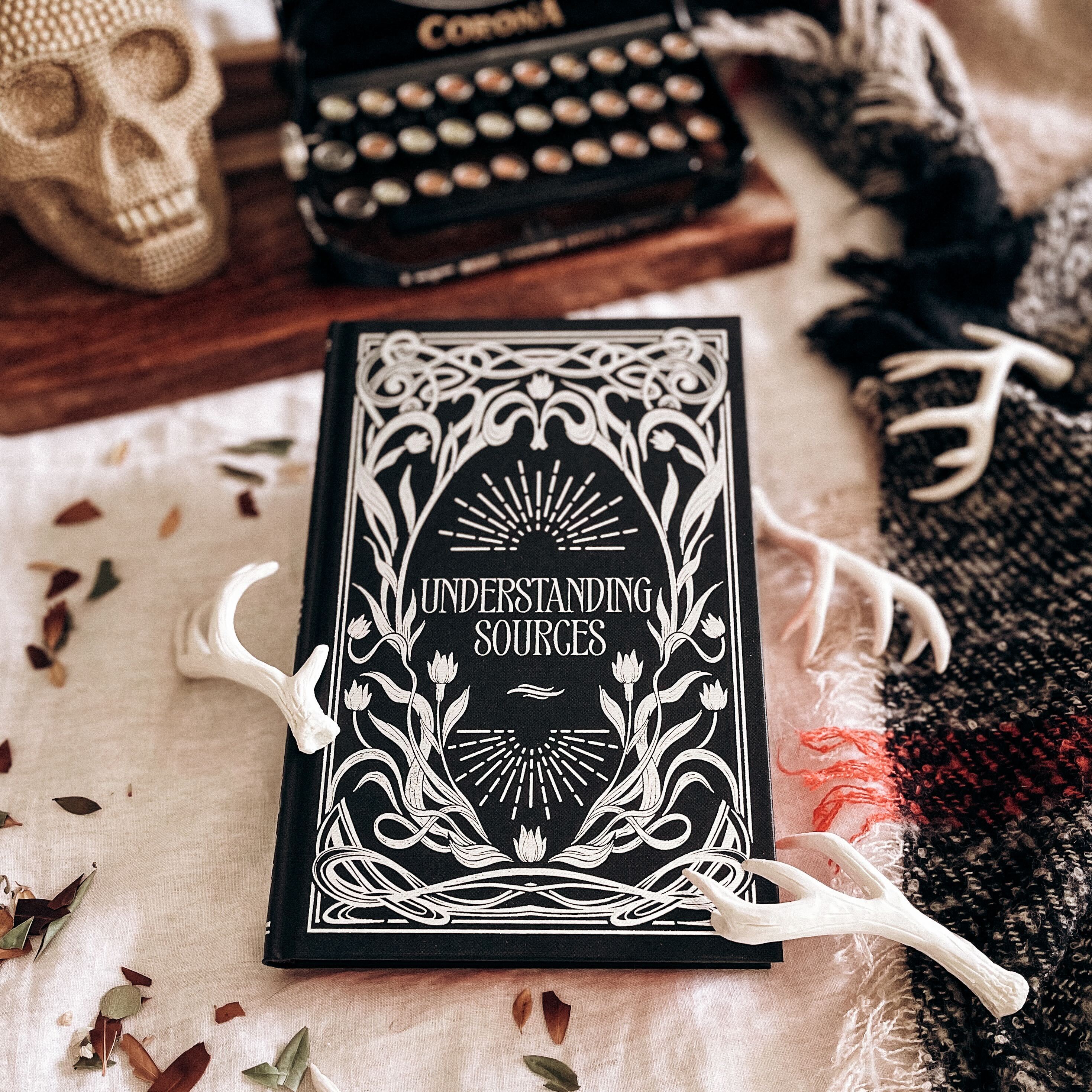 The Hunting Moon by Susan Dennard (Illumicrate Exclusive) - Image 3