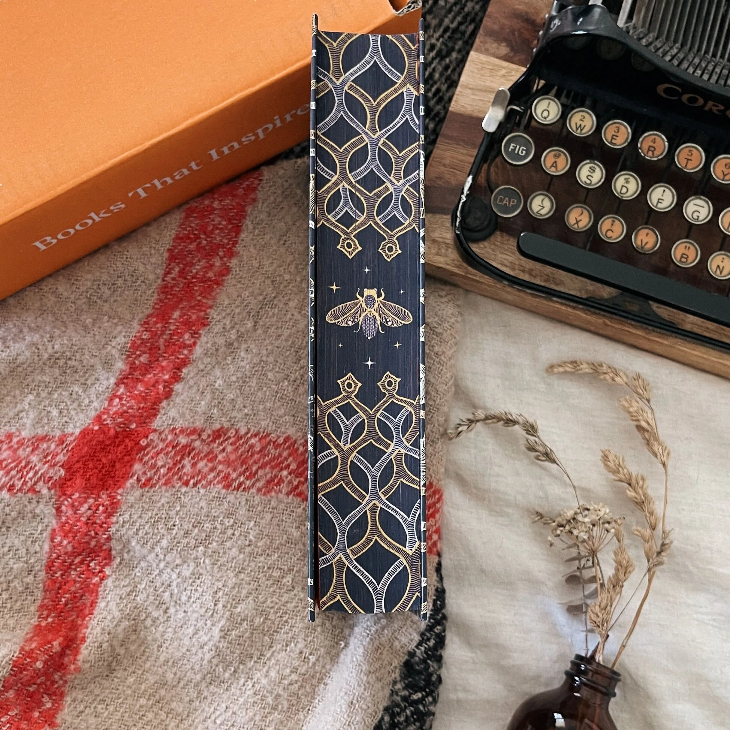 This Woven Kingdom by Tahereh Mafi book only (Illumicrate 'Royal Secrets' Exclusive) - Image 3